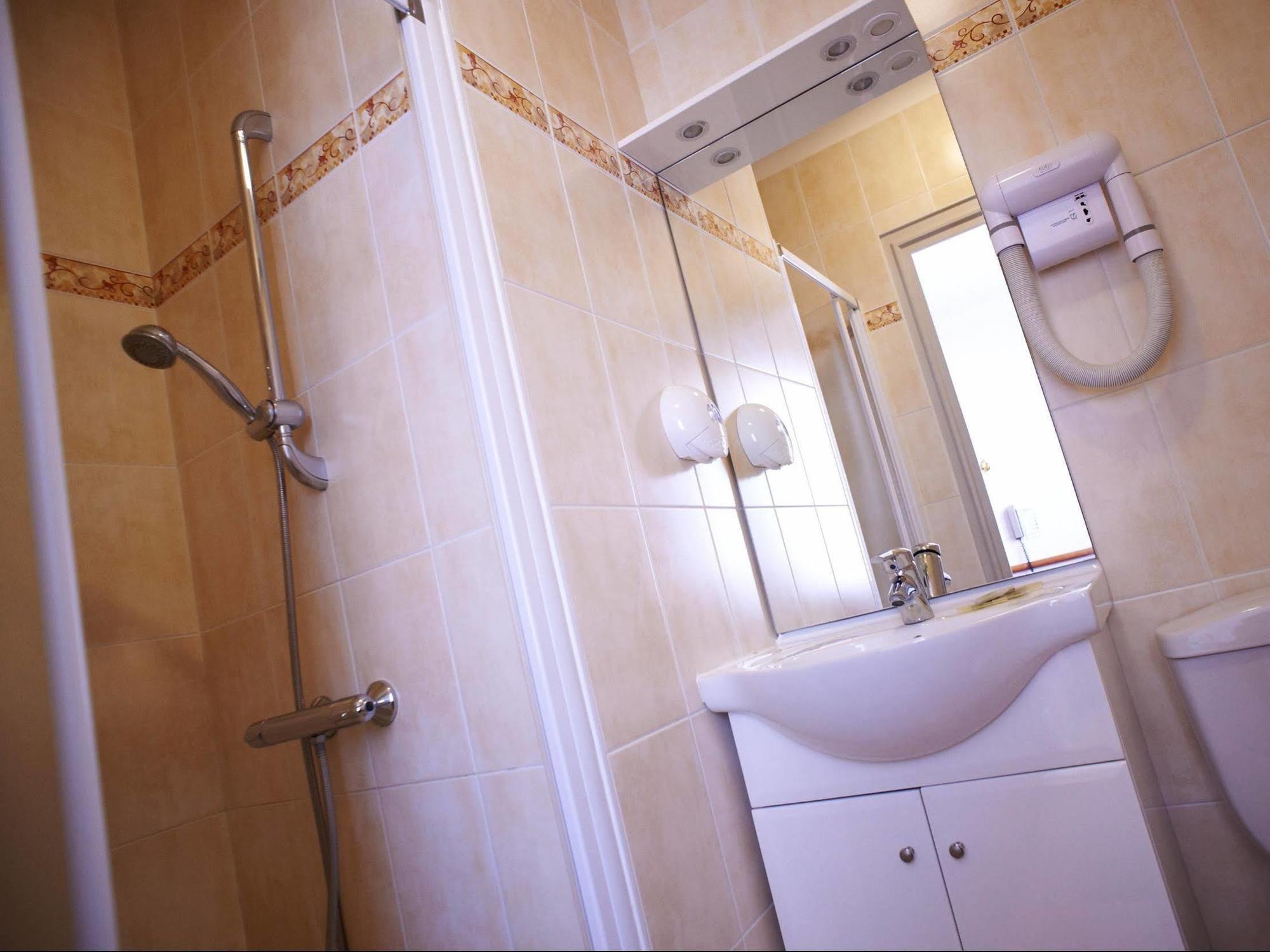 Hotel De La Gare Clisson Ngoại thất bức ảnh